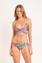 Load image into Gallery viewer, Model Front: Rio De Sol Set Set Parrots Kate Madrid