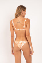 Load image into Gallery viewer, Model Back: Rio De Sol Set Set Sahari Alba Cheeky-Fixa
