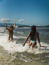 Load image into Gallery viewer, Image 07: Wednesday In Hawaii By Rio De Sol Top Top Valley Kauai
