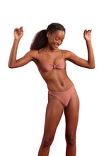 Load image into Gallery viewer, Image 04: Rio De Sol Set Set Shimmer-Copper Bandeau-Joy Nice-Fio
