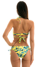 Load image into Gallery viewer, Model Back: Rio De Sol Bottom Bottom Lemon Flower Transpassado

