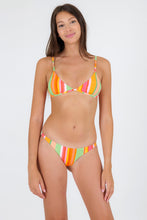 Load image into Gallery viewer, Model Front: Rio De Sol Set Set Utah Tri-Fixo Leblon
