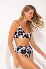 Load image into Gallery viewer, Image 06: Rio De Sol Bottom Bottom Poppy Hotpants
