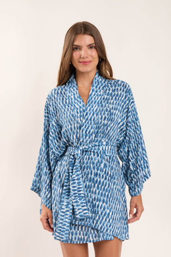 Model Front: Rio De Sol Beach Dresses Chuva Kimono