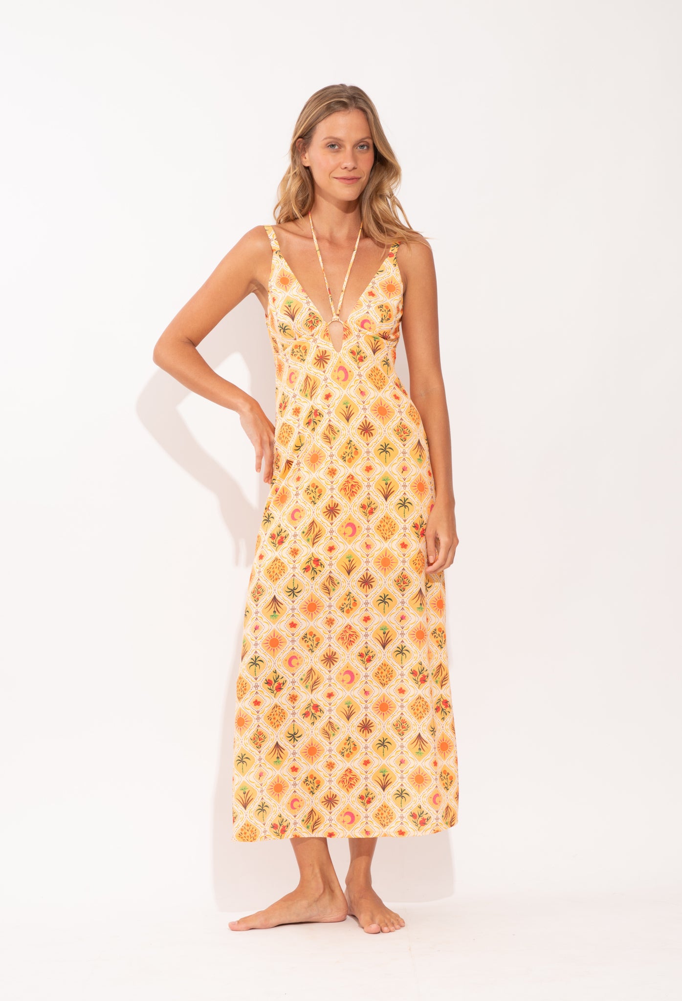 Model Front: Rio De Sol Maxi Dresses Mosaico Saida Yara